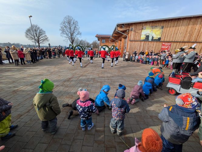 Die Schäffler zu Besuch bei den Wurzelzwergen
