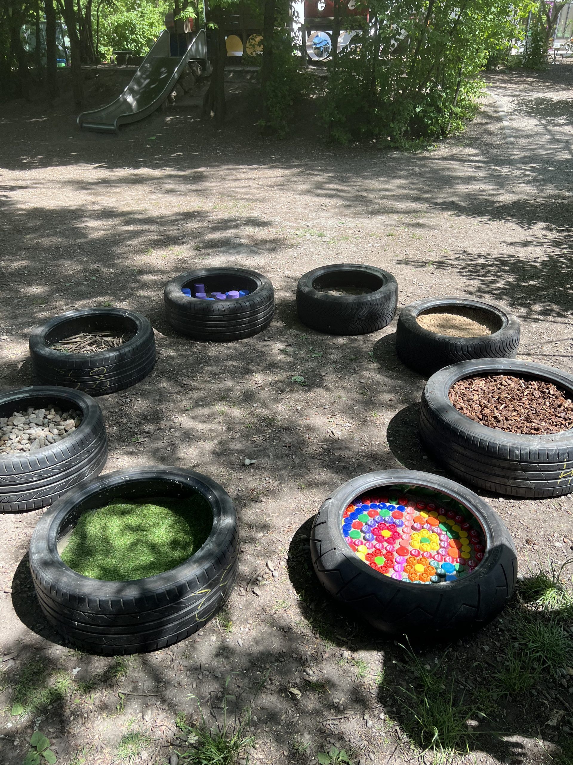 Barfußpfad aus alten Autoreifen