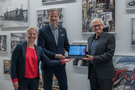 Siemens Caring Hands e.V. versorgt Flüchtlinge mit Laptops und Smartphones