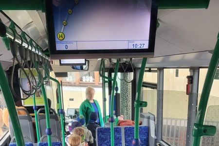 Hand in Hand zum Schulbusprofi – mit Geldhauser und Verkehrswacht