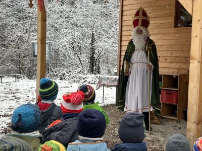 Ausflug in die Bücherei und ein Besuch vom Nikolaus