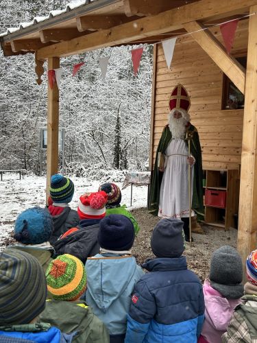 Ausflug in die Bücherei und ein Besuch vom Nikolaus