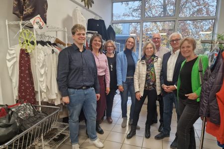 Unterschleißheim: Feierliche Wiedereröffnung der Klawotte in der Bezirksstraße 21 mit Prominenz und zufriedenen Kunden