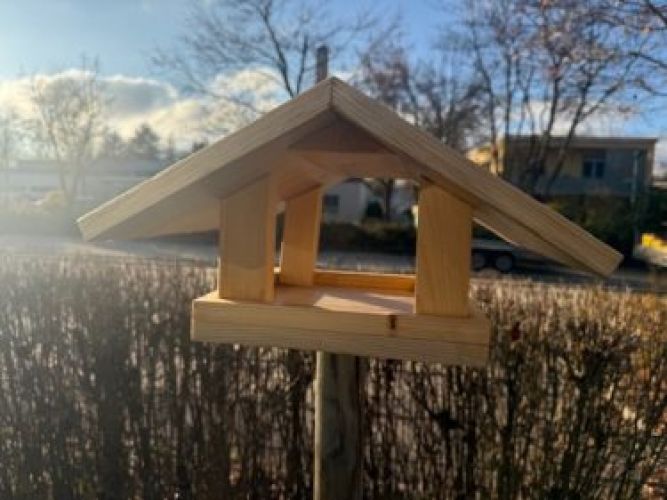 Wir haben ein Igel- und Vogelhäuschen bekommen