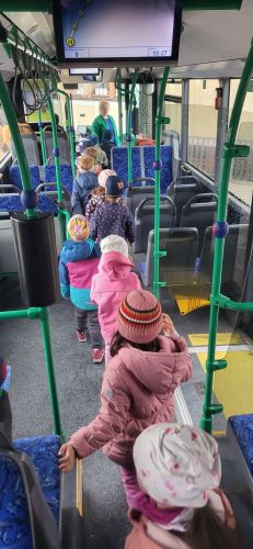 Hand in Hand zum Schulbusprofi – mit Geldhauser und Verkehrswacht