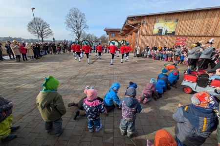 Die Schäffler zu Besuch bei den Wurzelzwergen