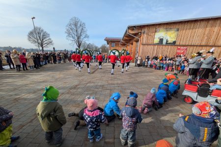 Die Schäffler zu Besuch bei den Wurzelzwergen