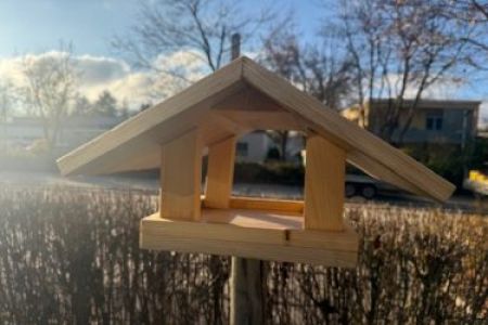 Wir haben ein Igel- und Vogelhäuschen bekommen