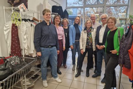 Unterschleißheim: Feierliche Wiedereröffnung der Klawotte in der Bezirksstraße 21 mit Prominenz und zufriedenen Kunden