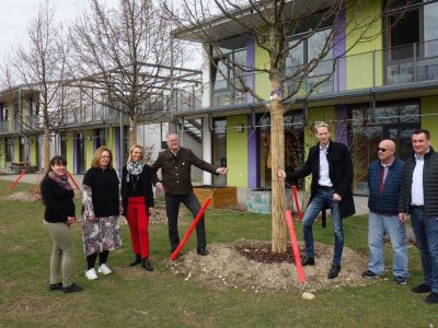 Gespendete Schattenspender für AWO Kita Regenbogenvilla