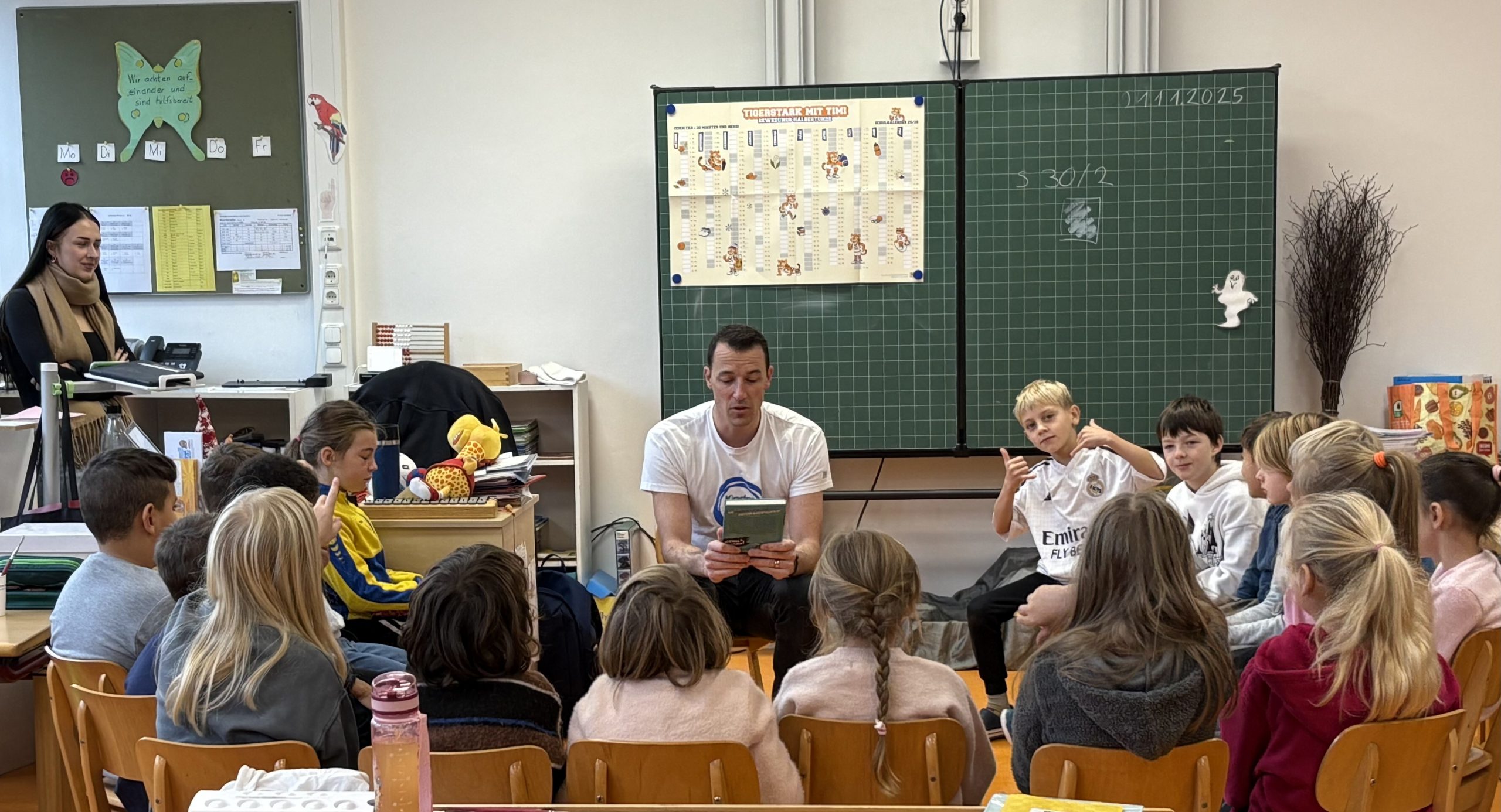 Dominik Klein mit Schulklasse