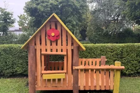Ein neues Spielhaus für den Krippengarten