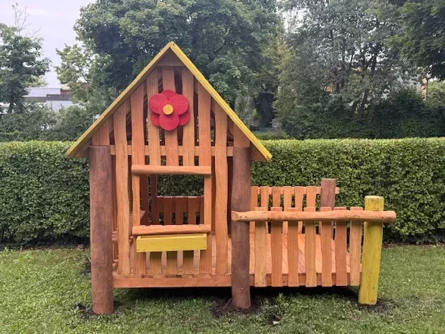 Ein neues Spielhaus für den Krippengarten