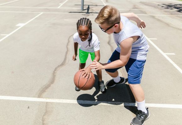 Basketball spielen