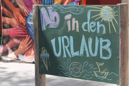 „Ab in den Urlaub“: Sommerfest im Kinderhaus Hand in Hand