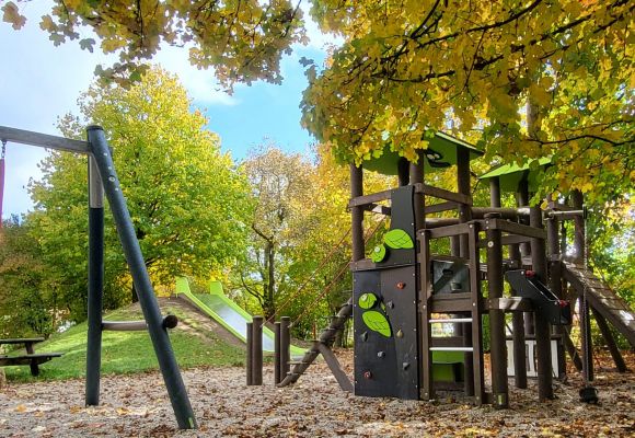 Garten mit Klettergerüst