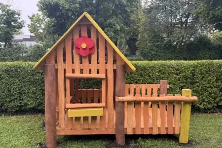 Ein neues Spielhaus für den Krippengarten