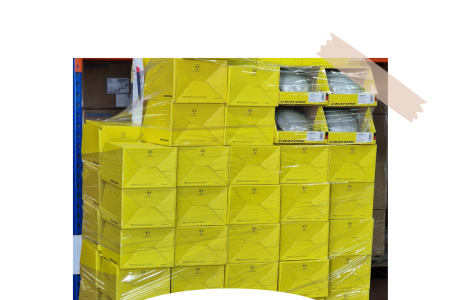 Geflüchtete freuen sich über gespendete Fahrradhelme