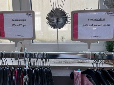 Klawotte Ottobrunn: 50 Prozent auf Tops und kurze Hosen