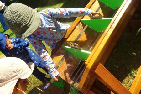 Schlosskinder: Der Sommer hält Einzug