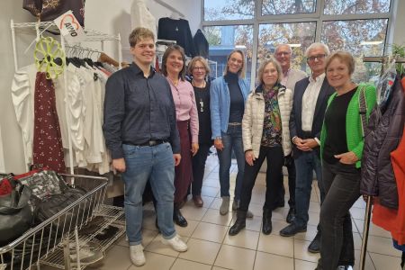 Unterschleißheim: Feierliche Wiedereröffnung der Klawotte in der Bezirksstraße 21 mit Prominenz und zufriedenen Kunden