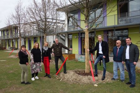 Gespendete Schattenspender für AWO Kita Regenbogenvilla