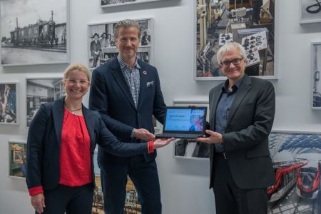 Siemens Caring Hands e.V. versorgt Flüchtlinge mit Laptops und Smartphones