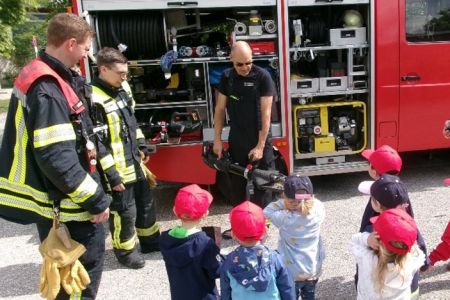 Besuch von der Feuerwehr Unterbiberg
