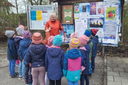 Sicher über die Straße – Verkehrserziehung bei Wurzelzwergen und in Gänseliesl