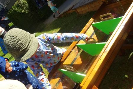 Schlosskinder: Der Sommer hält Einzug