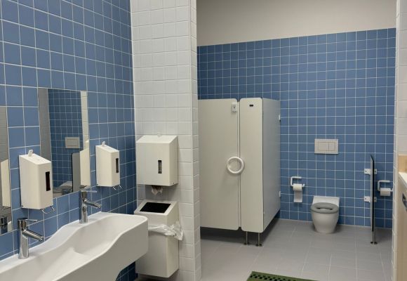 Waschraum und Toilette