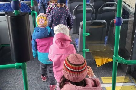 Hand in Hand zum Schulbusprofi – mit Geldhauser und Verkehrswacht