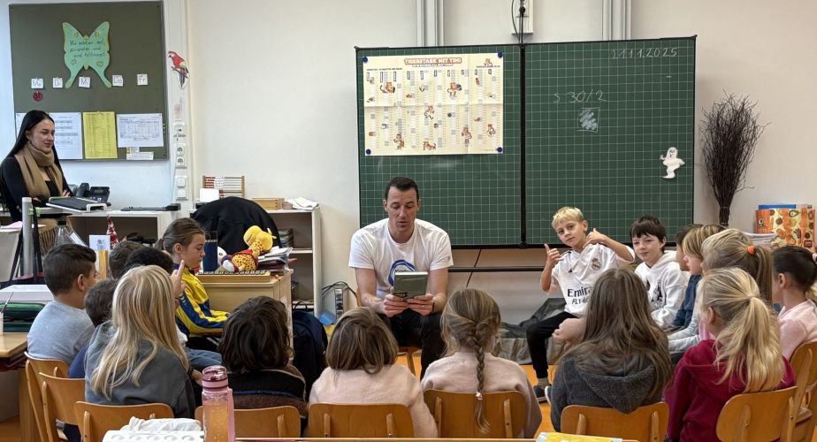 Vorlesen macht schöne Bilder im Kopf: Grundschule Oberschleißheim in der Parksiedlung feiert den Bundesweiten Vorlesetag 2025